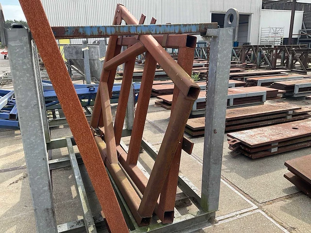 Stalen frames in bok - afbeelding 9 van  9