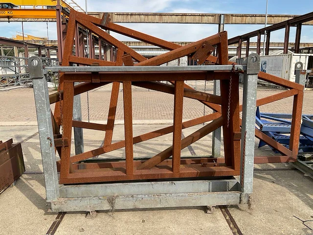 Stalen frames in bok - afbeelding 6 van  9
