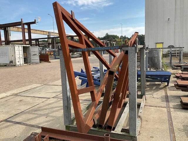 Stalen frames in bok - afbeelding 8 van  9