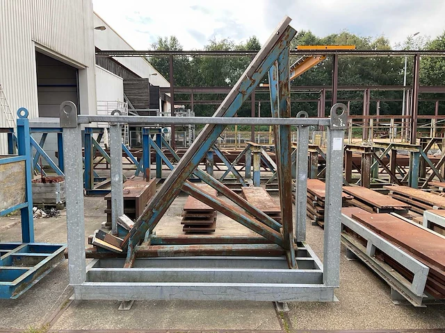 Stalen frames in bok - afbeelding 3 van  8