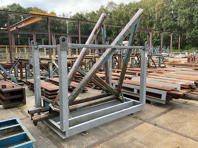 Stalen frames in bok - afbeelding 5 van  8