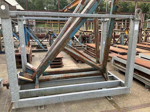 Stalen frames in bok - afbeelding 7 van  8