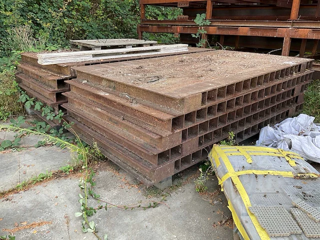Stalen frames - afbeelding 1 van  4