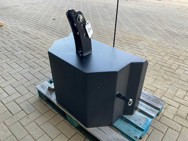 Stalen frontgewicht, “750kg” - afbeelding 4 van  6
