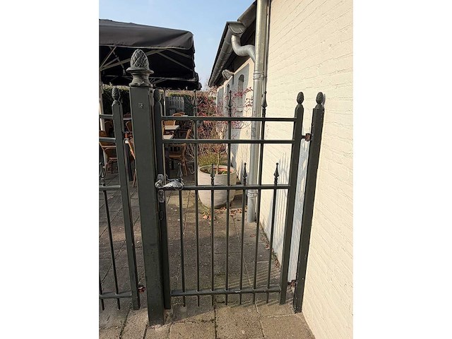 Stalen hekwerk met dubbele poort en enkele poort - afbeelding 3 van  6
