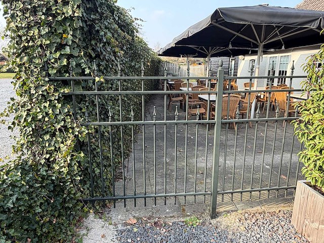 Stalen hekwerk met dubbele poort en enkele poort - afbeelding 4 van  6