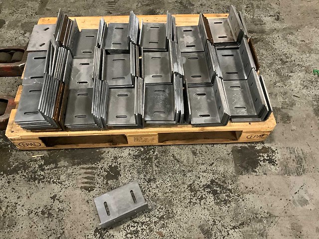 Stalen hoek 20x13x8,5cm (125x) - afbeelding 1 van  4