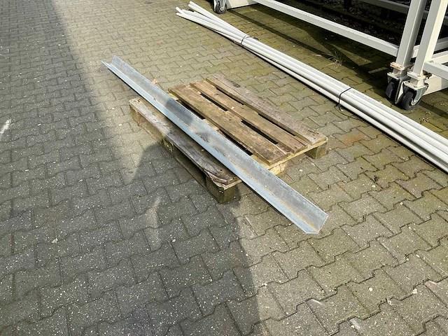 Stalen hoekprofiel latei - afbeelding 1 van  2