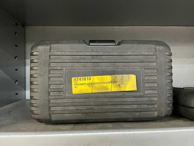 Stalen jaloeziedeurkast met ca. 15 gereedschappen - afbeelding 15 van  20