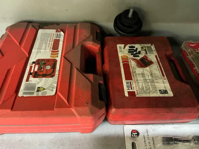 Stalen jaloeziedeurkast met ca. 15 gereedschappen - afbeelding 6 van  20