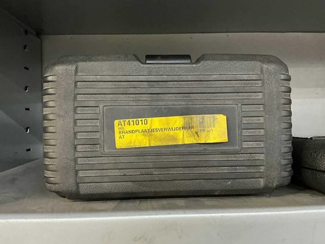 Stalen jaloeziedeurkast met ca. 15 gereedschappen - afbeelding 14 van  20