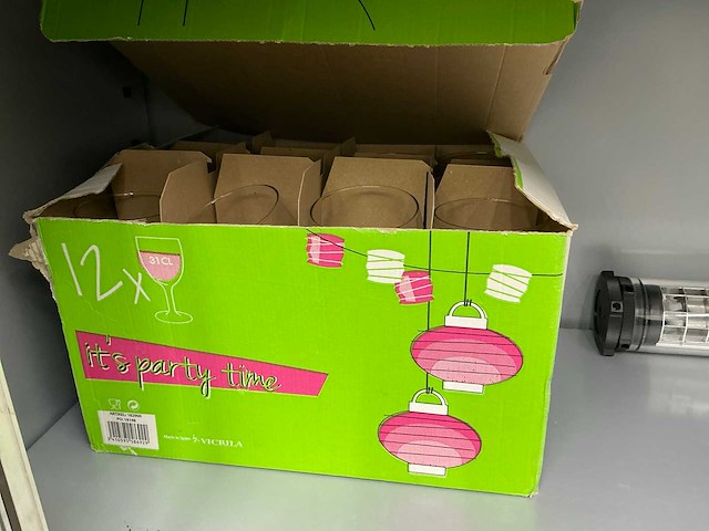 Stalen jaloeziedeurkast met inhoud - afbeelding 5 van  5