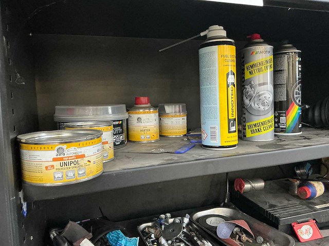 Stalen jaloeziedeurkast met kleinmateriaal - afbeelding 3 van  9