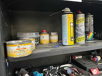 Stalen jaloeziedeurkast met kleinmateriaal - afbeelding 3 van  9