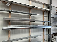 Stalen kabelgoten in stelling - afbeelding 3 van  3