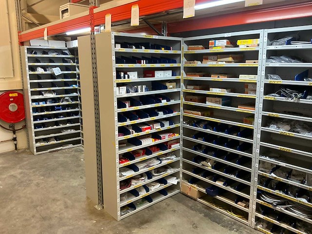 Stalen kast met beckhoff elektra onderdelen - afbeelding 1 van  47