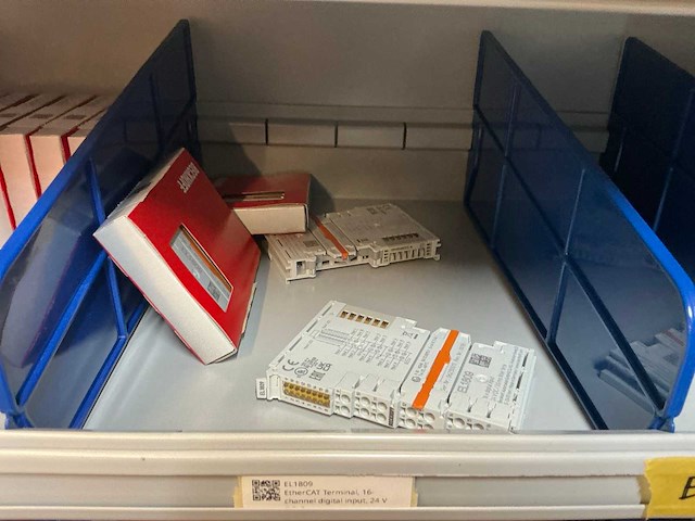 Stalen kast met beckhoff elektra onderdelen - afbeelding 13 van  47