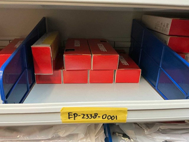 Stalen kast met beckhoff elektra onderdelen - afbeelding 31 van  47