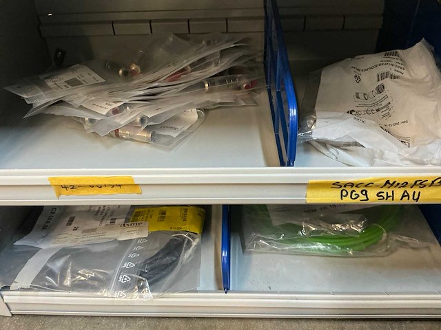 Stalen kast met beckhoff elektra onderdelen - afbeelding 40 van  47