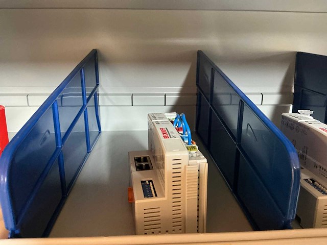 Stalen kast met beckhoff elektra onderdelen - afbeelding 43 van  47