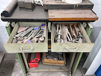 Stalen kast met diverse metaalbewerkingstoebehoren - afbeelding 2 van  3