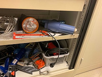 Stalen kast met inhoud - afbeelding 2 van  14