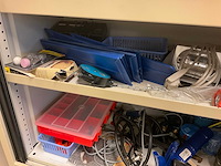 Stalen kast met inhoud - afbeelding 3 van  14