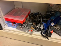 Stalen kast met inhoud - afbeelding 4 van  14