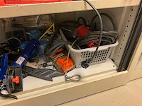 Stalen kast met inhoud - afbeelding 5 van  14