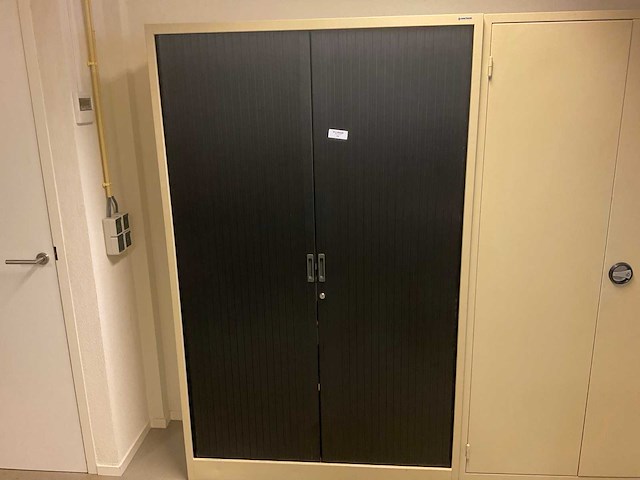 Stalen kast met inhoud - afbeelding 6 van  14