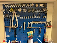 Stalen kast met inhoud - afbeelding 7 van  14