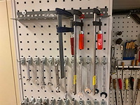 Stalen kast met inhoud - afbeelding 5 van  12