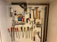 Stalen kast met inhoud - afbeelding 10 van  12