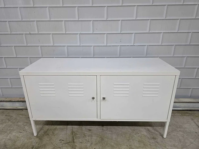 Stalen kast - afbeelding 1 van  3
