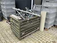 Stalen kist met buisklemmen - afbeelding 1 van  4