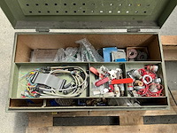 Stalen kist met diverse elektro en hogedruk toebehoren - afbeelding 3 van  4