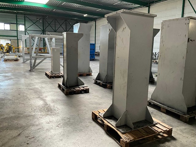 Stalen kolom (3x) - afbeelding 1 van  4