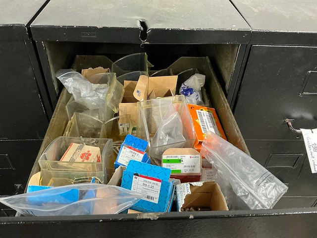 Stalen ladekast met inhoud (4x) - afbeelding 2 van  17