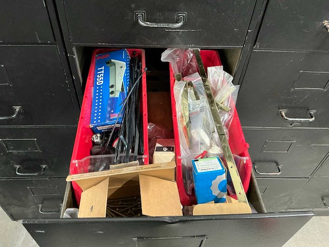 Stalen ladekast met inhoud (4x) - afbeelding 3 van  17