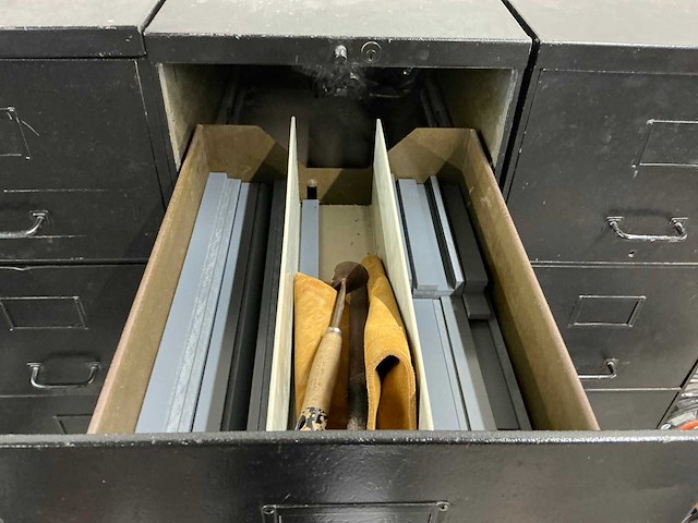 Stalen ladekast met inhoud (4x) - afbeelding 5 van  17