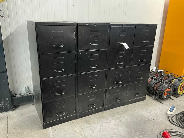 Stalen ladekast met inhoud (4x) - afbeelding 1 van  17