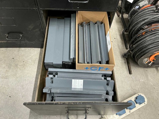 Stalen ladekast met inhoud (4x) - afbeelding 11 van  17