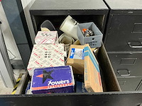 Stalen ladekast met inhoud (4x) - afbeelding 14 van  17