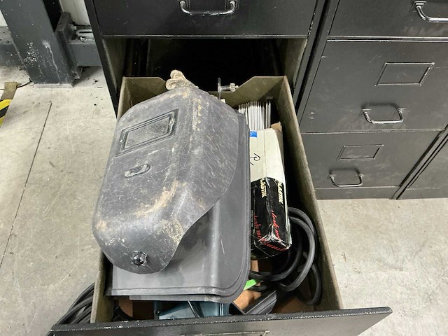 Stalen ladekast met inhoud (4x) - afbeelding 15 van  17