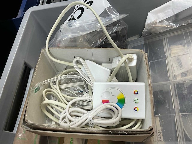 Stalen ladenkast met kabels - afbeelding 14 van  19