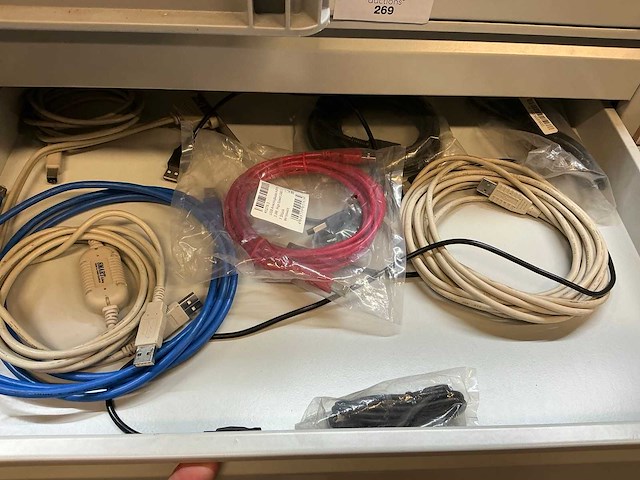 Stalen ladenkast met kabels - afbeelding 18 van  19