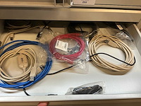 Stalen ladenkast met kabels - afbeelding 18 van  19