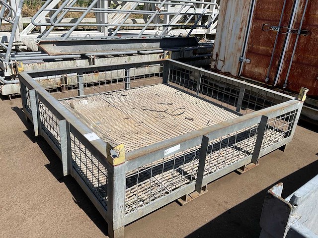 Stalen materiaalcontainer - afbeelding 1 van  3