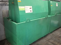 Stalen olietank in lekbak - afbeelding 1 van  6