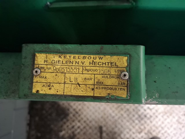 Stalen olietank in lekbak - afbeelding 4 van  6